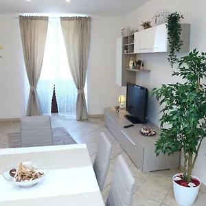 Garibaldi Suites & Apartament Katania